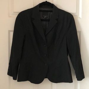The limited black 3/4 sleeve blazer